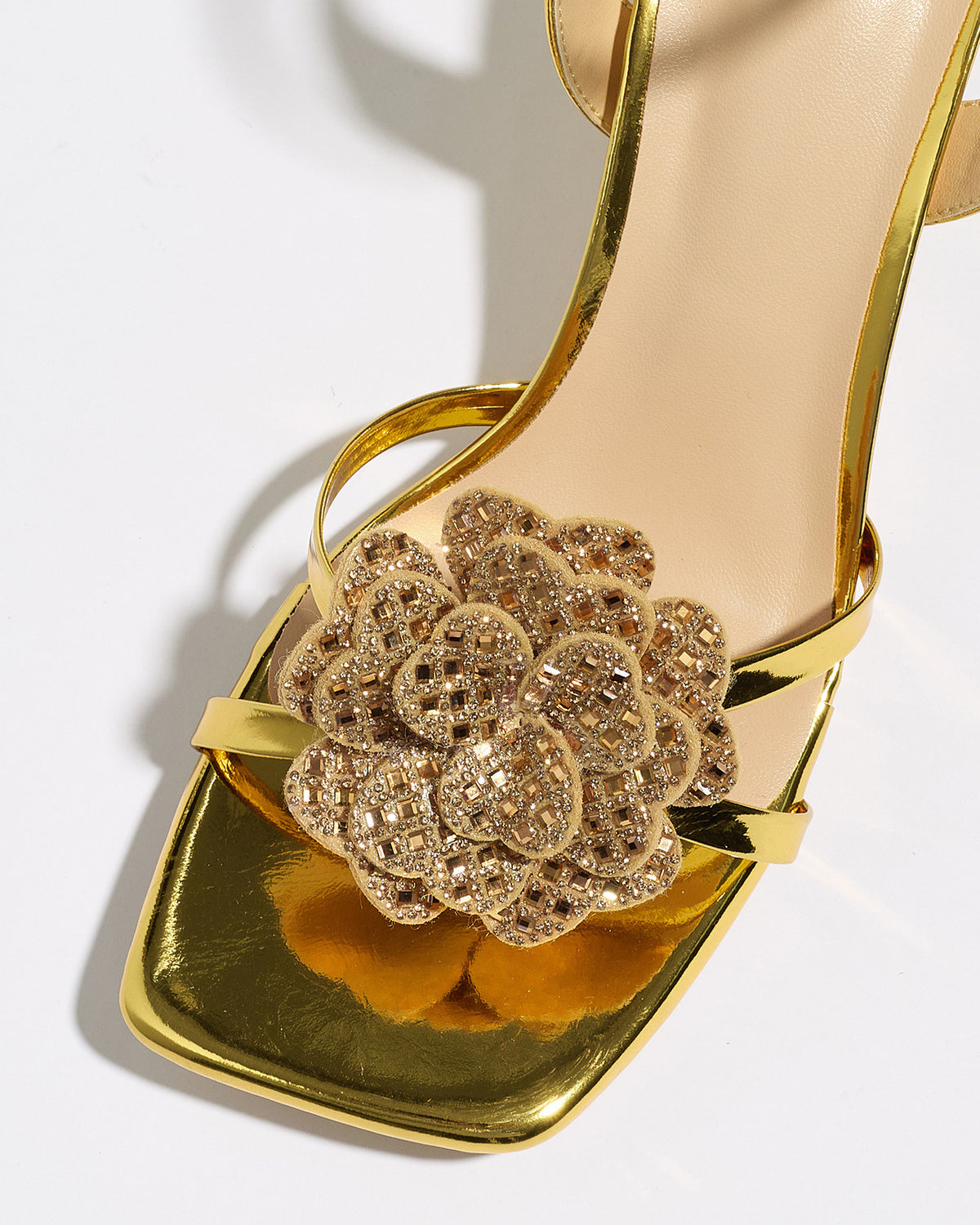 Mescini gold rosette square toe strappy sandals, close up of the glitter flower, US women's sizes