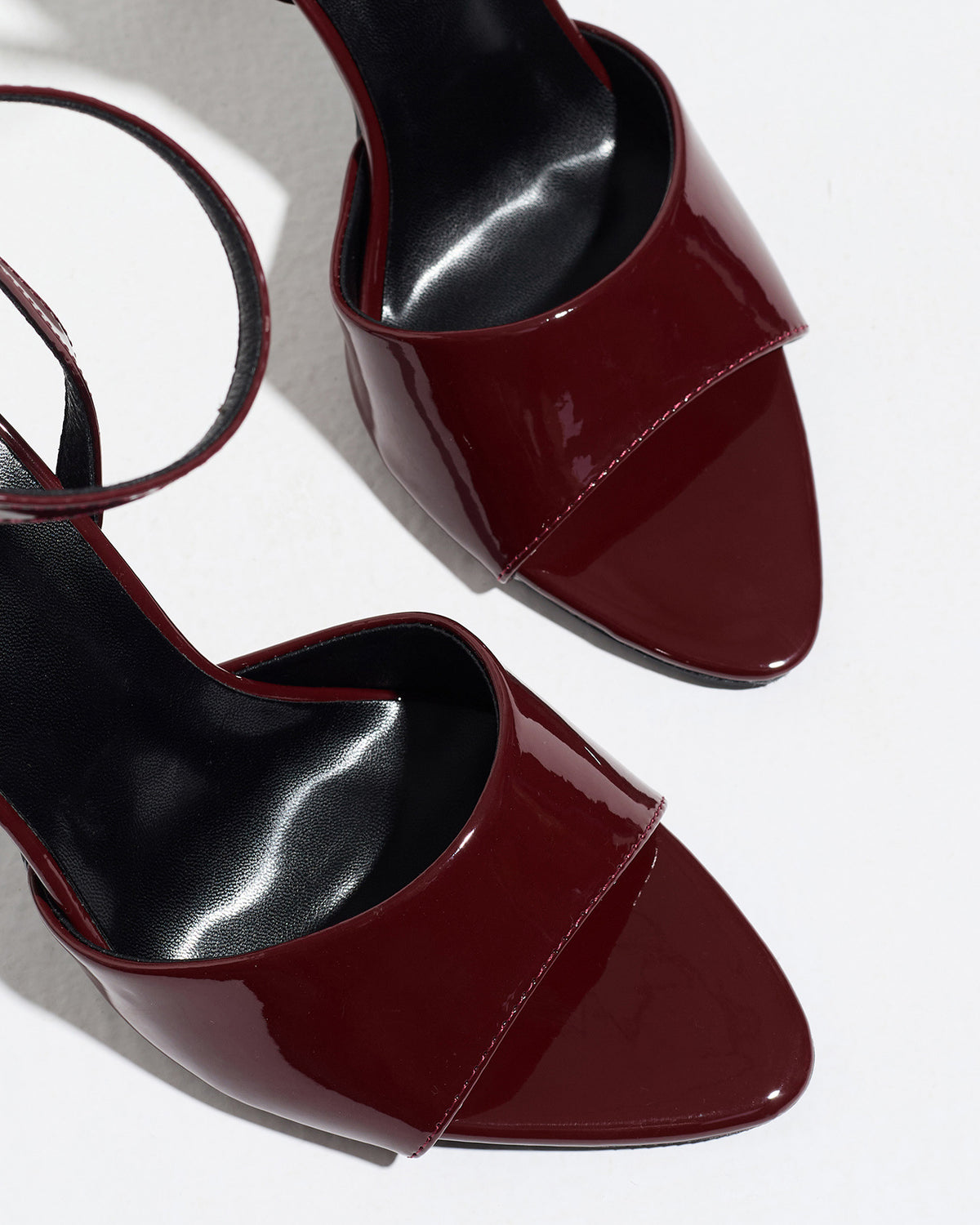 Mescini burgundy single band ankle strap sandals, overhead close up of the toe, US women's sizes