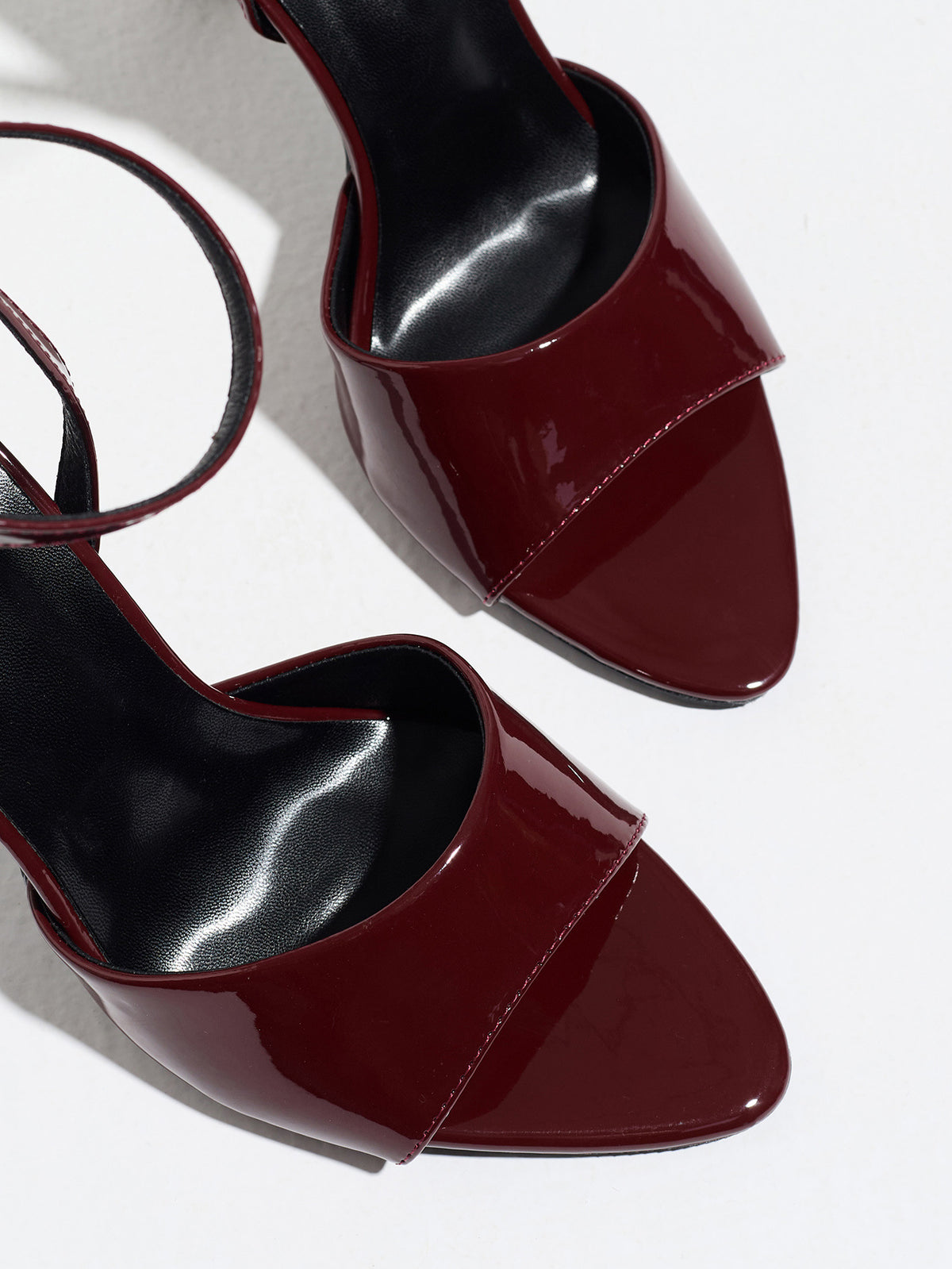 Mescini burgundy single band ankle strap sandals, overhead close up of the toe, US women's sizes