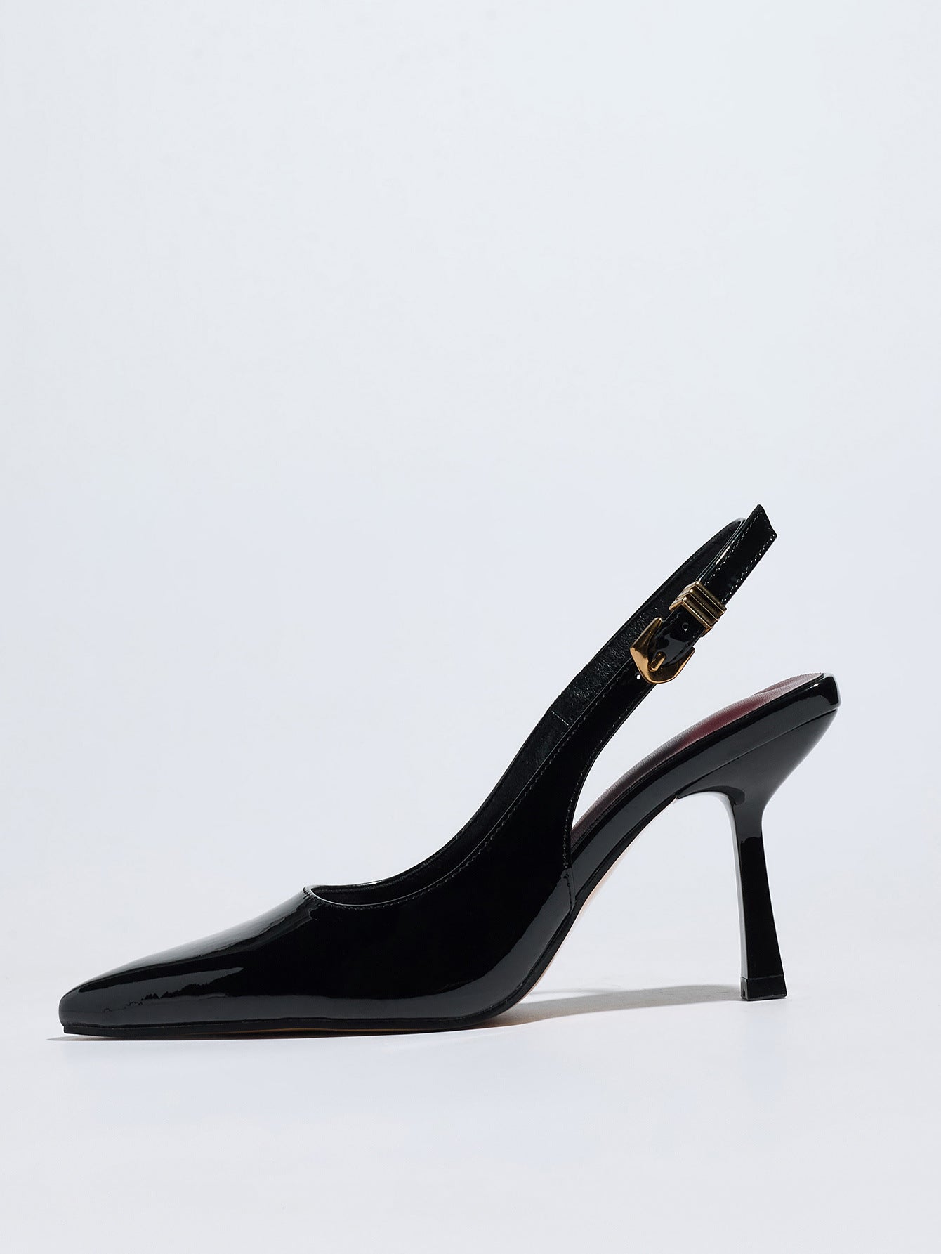 Mescini – Black patent pointed toe slingback pump, single shoe side profile, US women's sizes