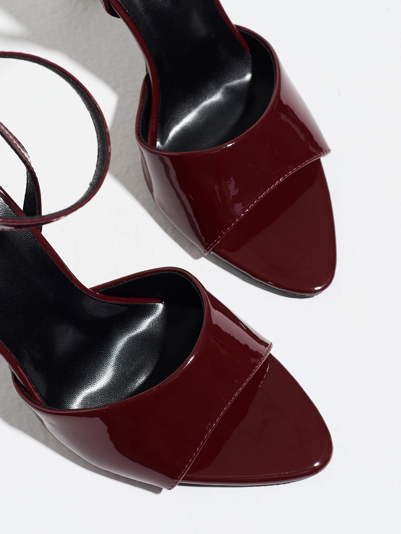Mescini burgundy single band ankle strap sandals, overhead close up of the toe, US women's sizes